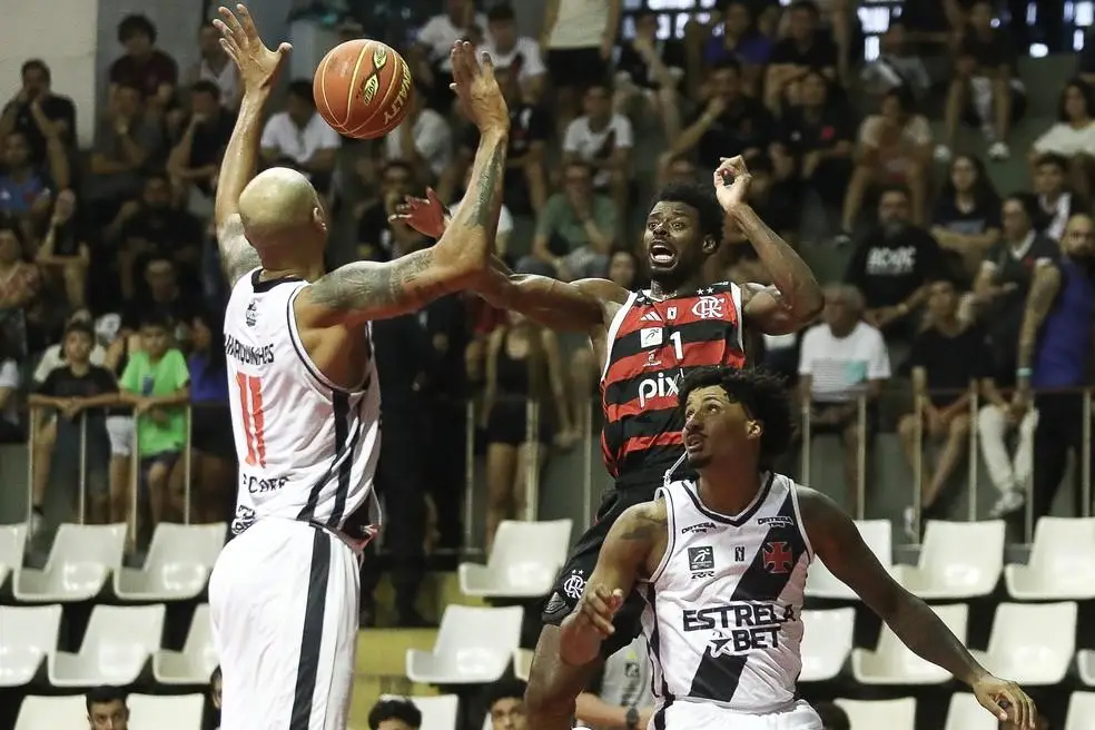 Vasco e Flamengo se enfrentarão pelo Super 8