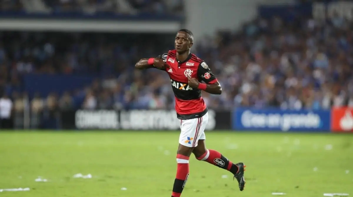 Vini Jr em ação pelo Flamengo na Libertadores de 2018