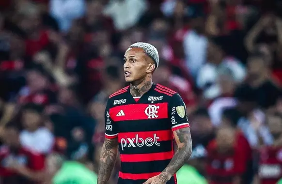 Wesley em jogo do Flamengo no Maracanã (Foto: Reprodução / Instagram @wesleyfranca03_)