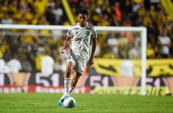 Zagueiro João Victor, de 17 anos, é uma das promessas da base do Flamengo (Foto: Arquivo Pessoal)