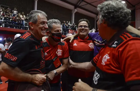 Bap e Landim (à esquerda) e Dunshee à direita do presidente (Foto: Divulgação / Flamengo)