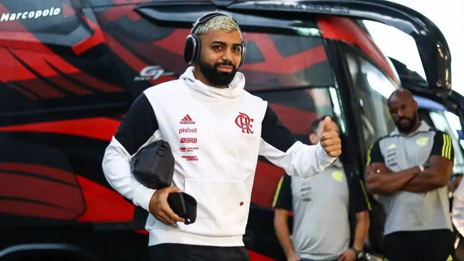 Gabigol, atacante do Flamengo, chegando no Maracanã.