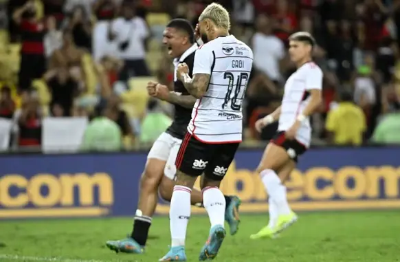 Gabigol lamenta pênalti desperdiçado no clássico Vasco x Flamengo (Foto: André Durão)