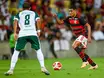 Flamengo blinda joia da base: Igor Jesus renova contrato até 2027