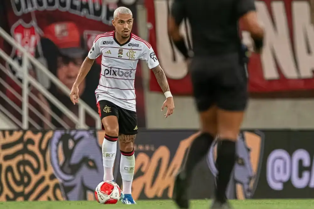 Matheuzinho em Portuguesa x Flamengo