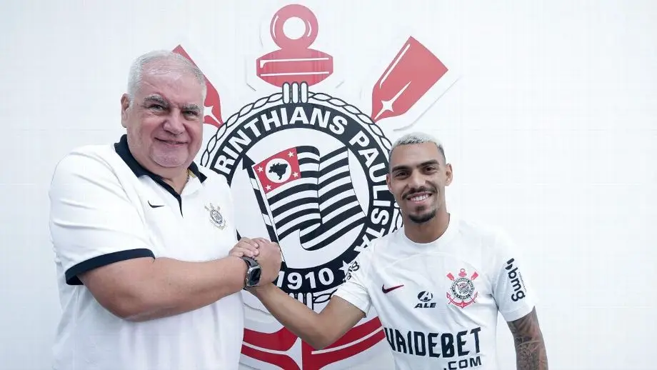 Matheuzinho foi anunciado como novo reforço do Corinthians