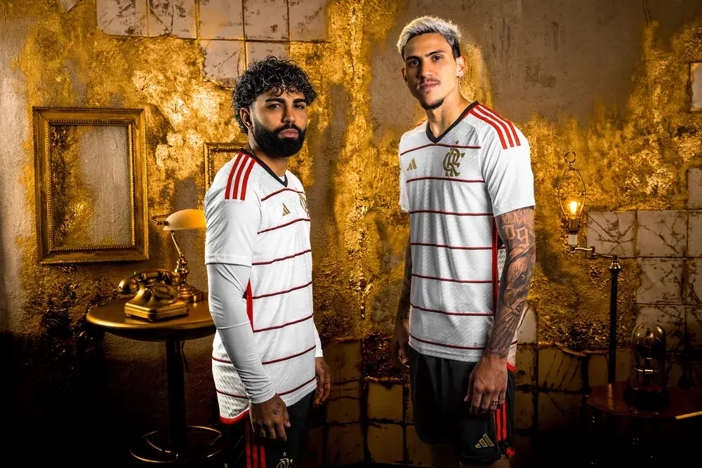 Pedro e Gabigol foram dois dos modelos escolhidos pelo Flamengo para lançar a nova camisa 2