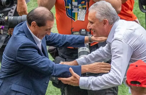 Ramón Díaz e Tite no Flamengo x Vasco de 2023 (Foto: Maga Jr/Agência F8/Gazeta Press)