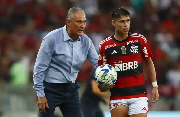 Renato Maurício Prado criticou o atacante Luiz Araújo, do Flamengo (Foto: Divulgação/Flamengo)