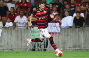 Viña em sua estreia pelo Flamengo (Foto: Gilvan de Souza / CRF)
