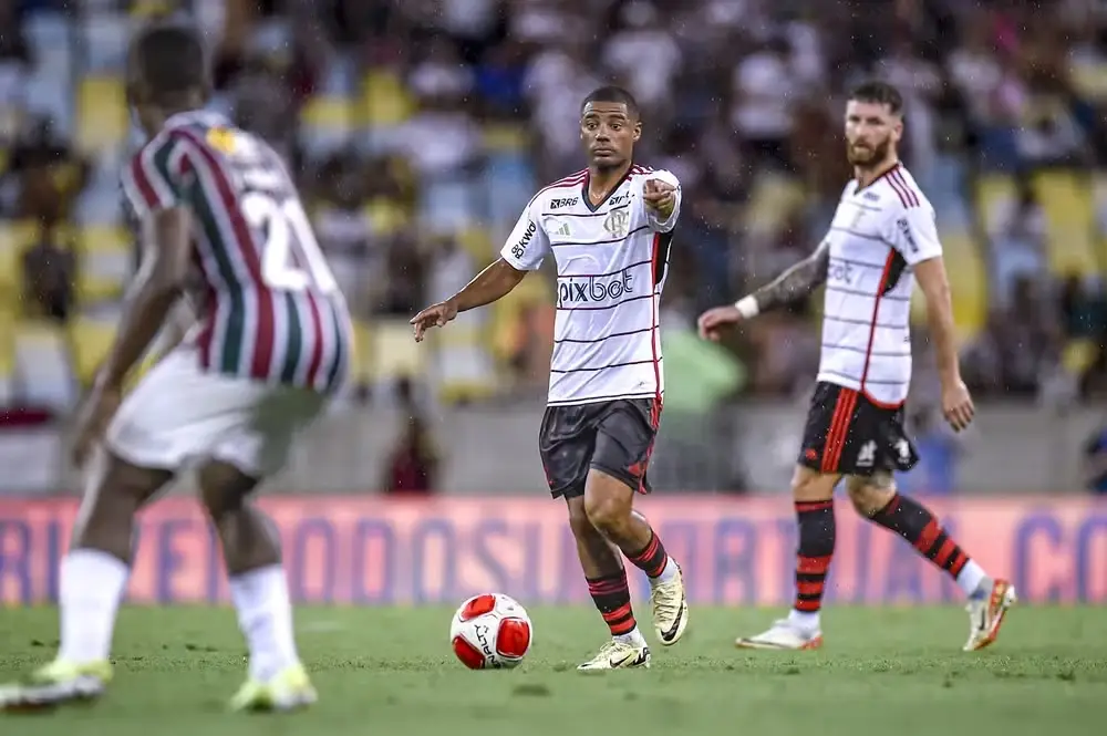 De la Cruz em ação no Fluminense x Flamengo