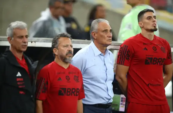 Fábio Mahseredjian, Cléber Xavier, Tite e Matheus Bachi (Foto: Gilvan de Souza e Marcelo Cortes/Flamengo)