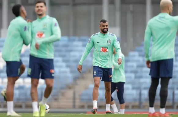 Fabrício Bruno sorri em treino da seleção brasileira (Foto: Rafael Ribeiro/CBF)