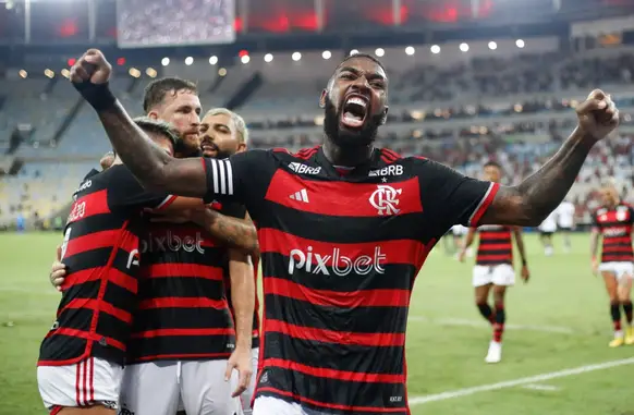 Gerson, meia do Flamengo, deve ficar parado por cerca de dois meses após cirurgia (Foto: Gilvan de Souza / Flamengo)