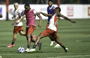 Lorran em treino com o Flamengo em 2023 (Foto: Marcelo Cortes /CRF)