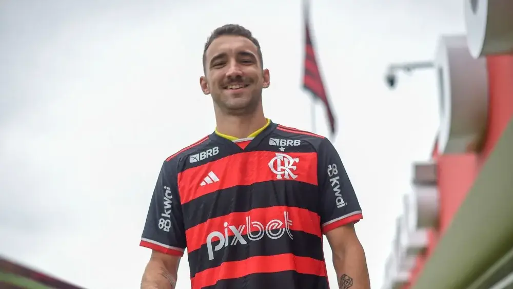 O zagueiro Léo Ortiz foi o último reforço anunciado pelo Flamengo