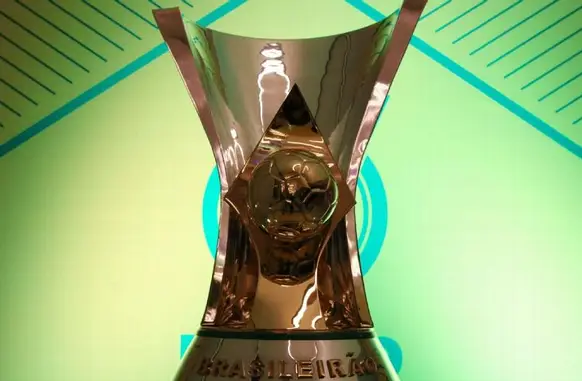 Taça do Campeonato Brasileiro (Foto: Kin Saito/CBF)