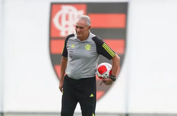 Tite em treino do Flamengo (Foto: Gilvan de Souza / CRF)
