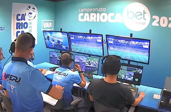 VAR (Foto: Reprodução/Cazé TV)