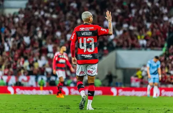 Wesley teve reconhecimento internacional por suas atuações no Flamengo (Foto: Reprodução/Instagram Wesley)