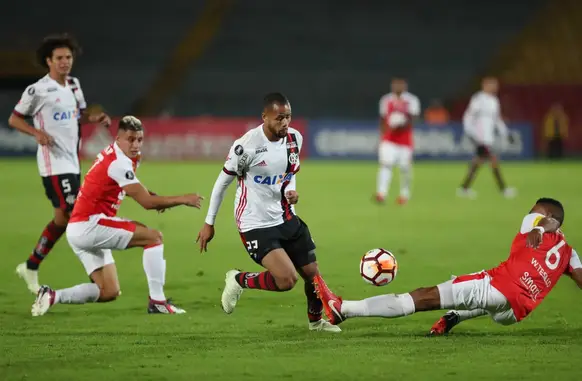 Flamengo teve gol invalidado de forma polêmica no El Campín (Foto: Gilvan de Souza / Flamengo)