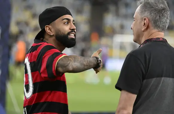Gabigol conversa com Landim antes de Vasco x Flamengo (Foto: André Durão/ge)