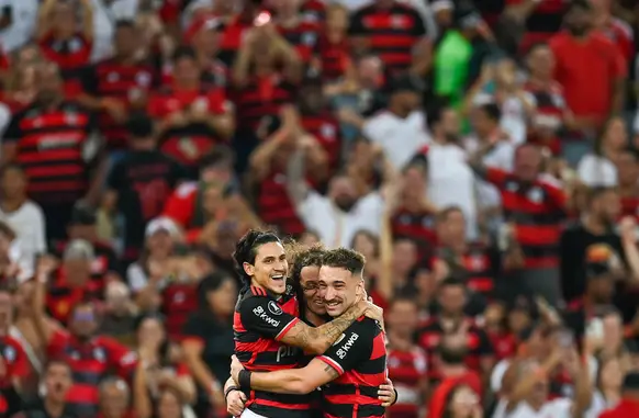 Léo Ortiz, David Luiz e Pedro. (Foto: Marcelo Cortes / CRF)