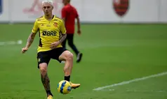 Varela com problema muscular crônico, mas vai para jogo da Libertadores