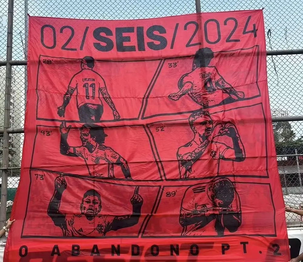 Bandeirão da torcida do Flamengo após o 6 a 1 sobre o Vasco