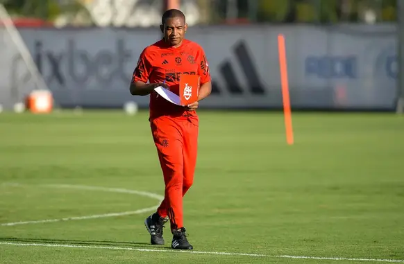 César Sampaio em treinamento do Flamengo (Foto: Marcelo Cortes/Flamengo)