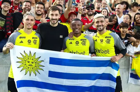 Os uruguaios do Flamengo: Varela, Viña, De la Cruz e Arrascaeta (Foto: Divulgação / Flamengo)