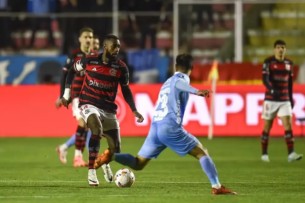 Gerson em Bolívar 1 x 0 Flamengo: brasileiros avançam para as quartas de final