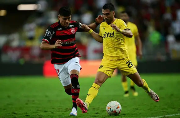 Carlos Alcaraz fez apenas dois jogos pelo Flamengo (Foto: Mauro Pimentel /AFP)