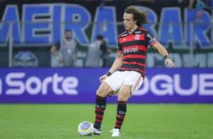 David Luiz em ação na derrota do Flamengo para o Grêmio (Foto: Maxi Franzoi/AGIF/Estadão Conteúdo)