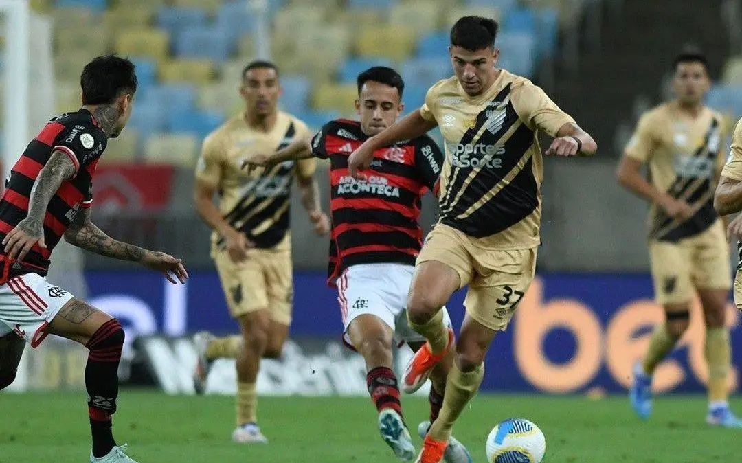 Flamengo e Athletico-PR pelo Brasileirão - Gustavo Oliveira/athletico.com.br