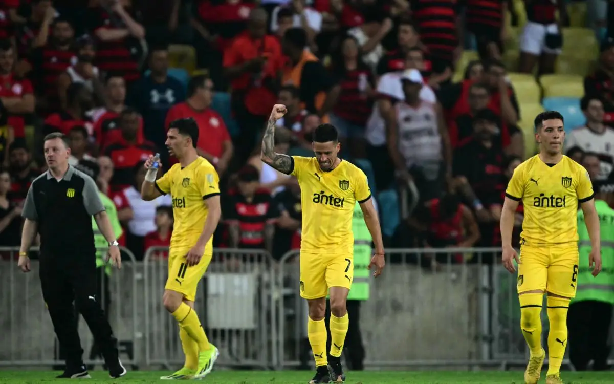 Javier Cabrera comemora gol marcado no Maracanã