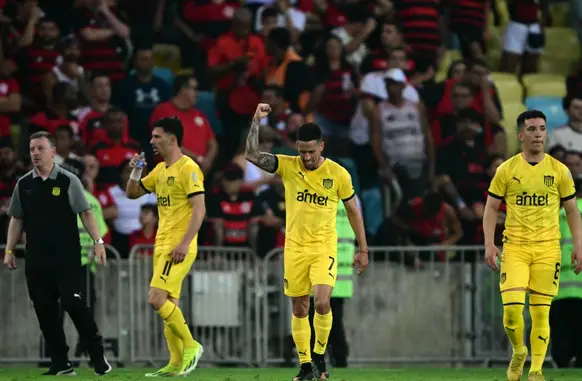 Javier Cabrera comemora gol marcado no Maracanã (Foto: Mauro Pimentel / AFP)