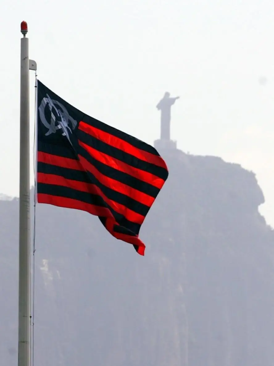 Bandeira do Flamengo na Gávea