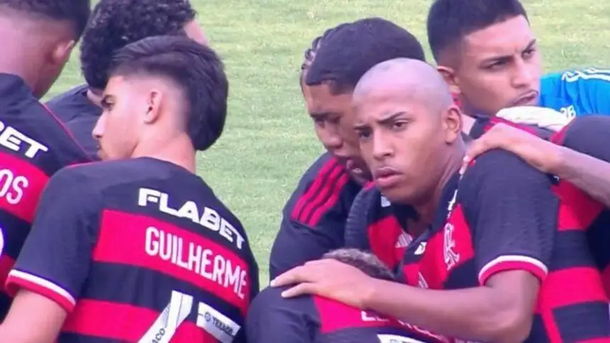 Carlinhos desencanta, mas Flamengo perde para o Boavista na estreia do Carioca