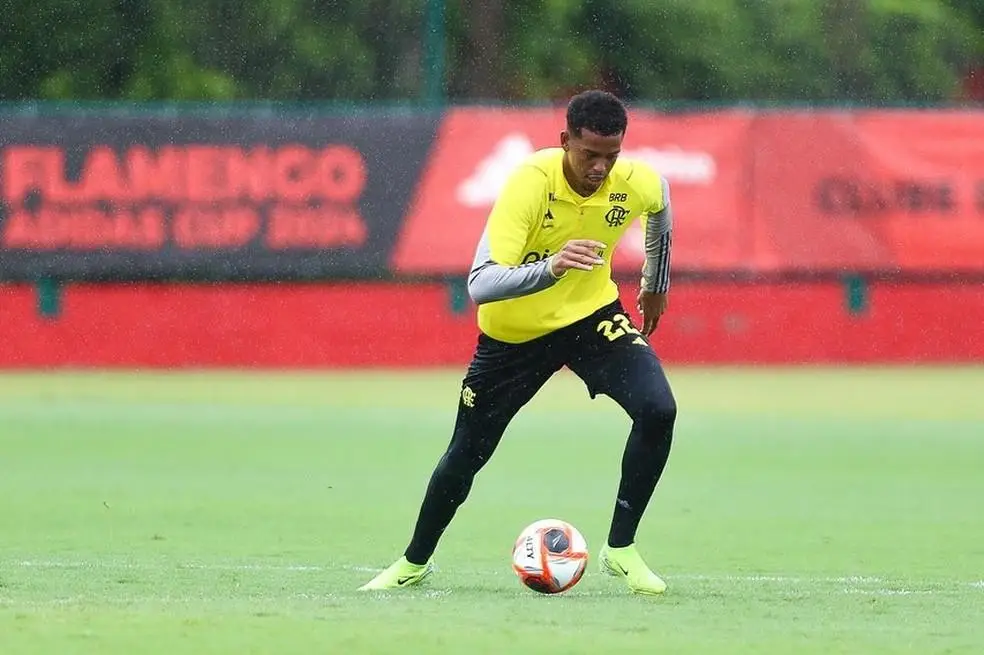 Carlinhos em treinamento do Flamengo