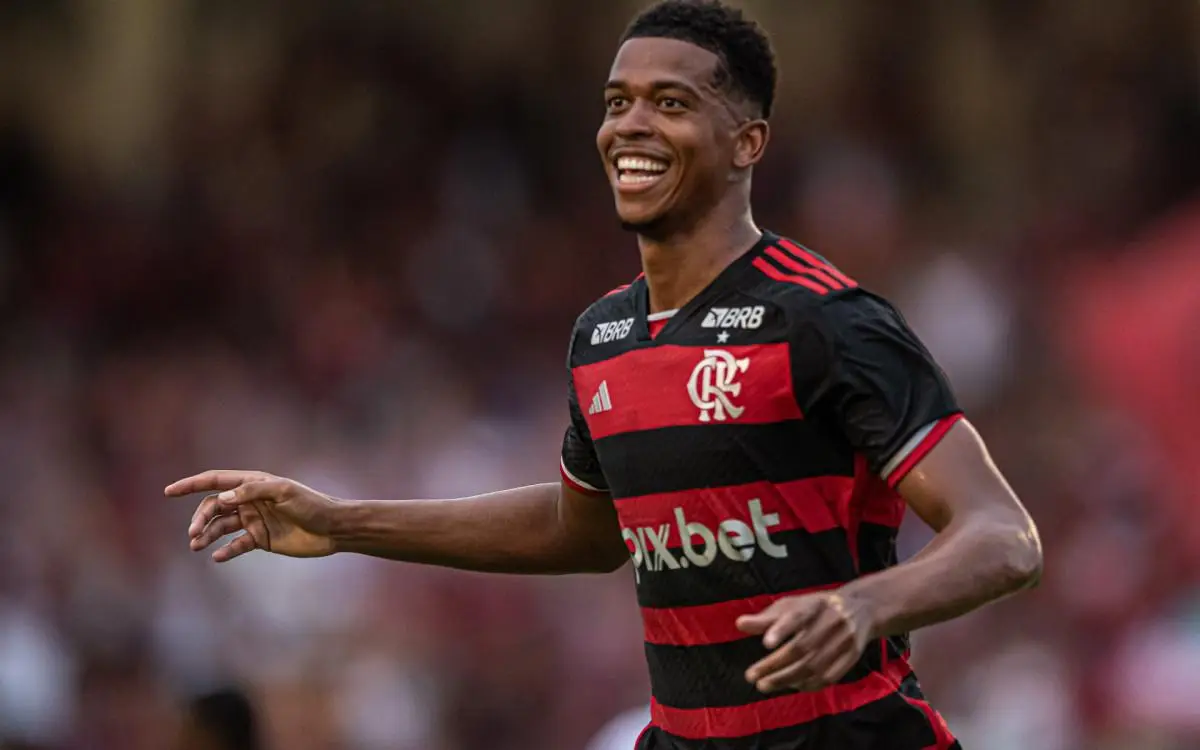 Carlinhos está perto de deixar o Flamengo