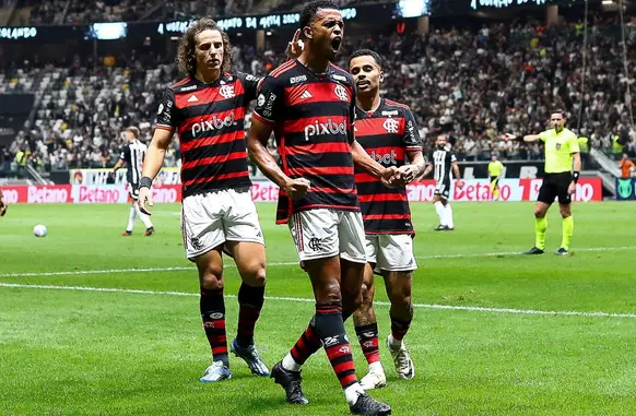 Carlinhos pode deixar o Flamengo (Foto: Gilvan de Souza / CRF)