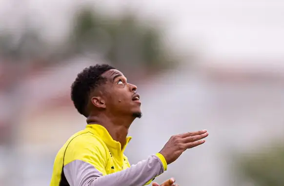 Carlinhos treina com equipe do Flamengo que disputa o Carioca (Foto: Paula Reis/Flamengo)