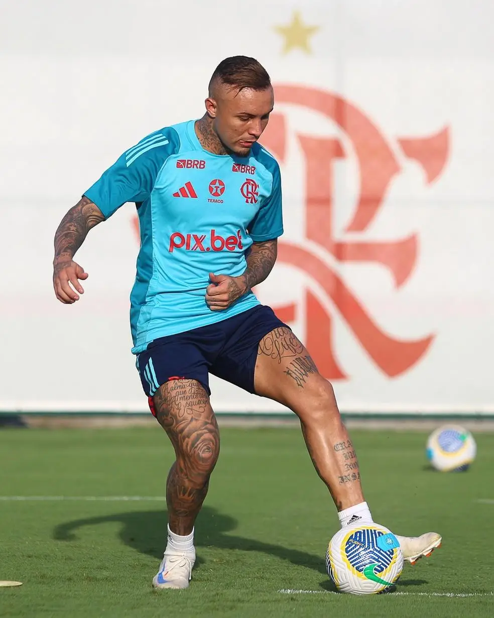 Cebolinha em ação em treino no Flamengo