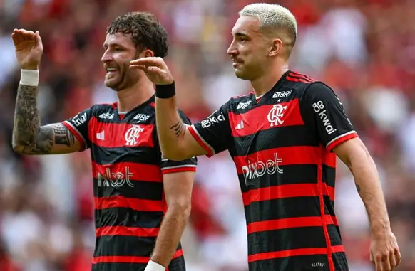 Comemoração de Léo Pereira, à esquerda, e Léo Ortiz, à direita (Foto: Divulgação / Flamengo)