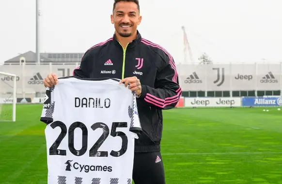 Danilo em ação pela Juventus (Foto: Divulgação/Juventus)