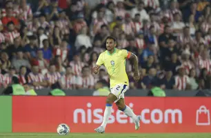 Danilo em jogo da seleção brasileira (Foto: Rafael Ribeiro / CBF)