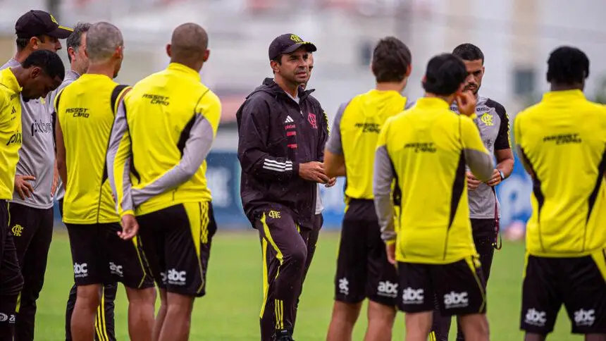 Elenco do Flamengo no Carioca viaja para focar em próximo jogo