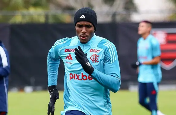 Evertton Araújo em treino do Flamengo (Foto: Gilvan de Souza / CRF)