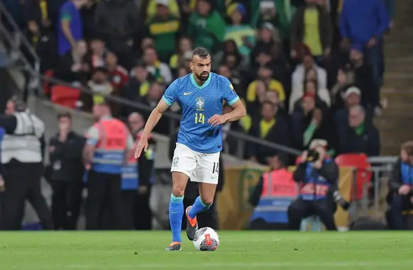 Fabrício Bruno em ação pelo Brasil contra a Inglaterra (Foto: Rafael Ribeiro / CBF)